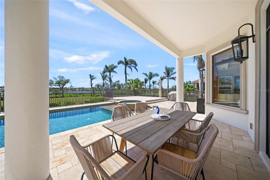 На продажу: $2,597,000 (5 спален, 5 ванн, 6147 Квадратных фут)