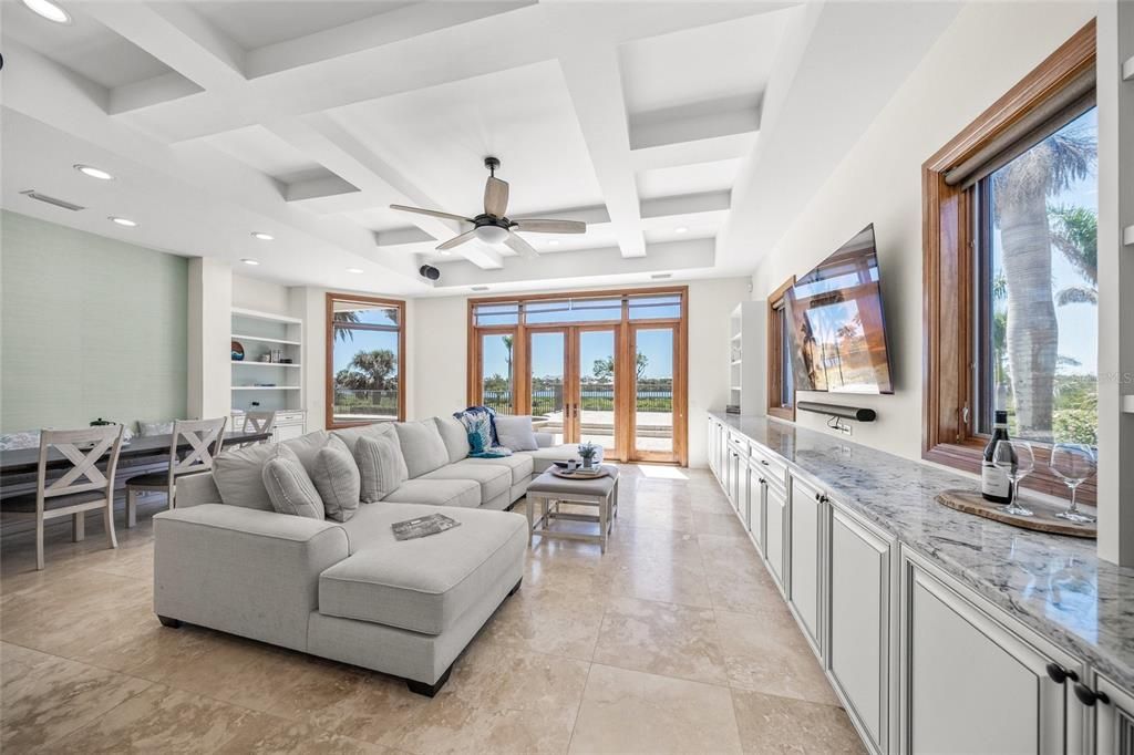 На продажу: $2,597,000 (5 спален, 5 ванн, 6147 Квадратных фут)