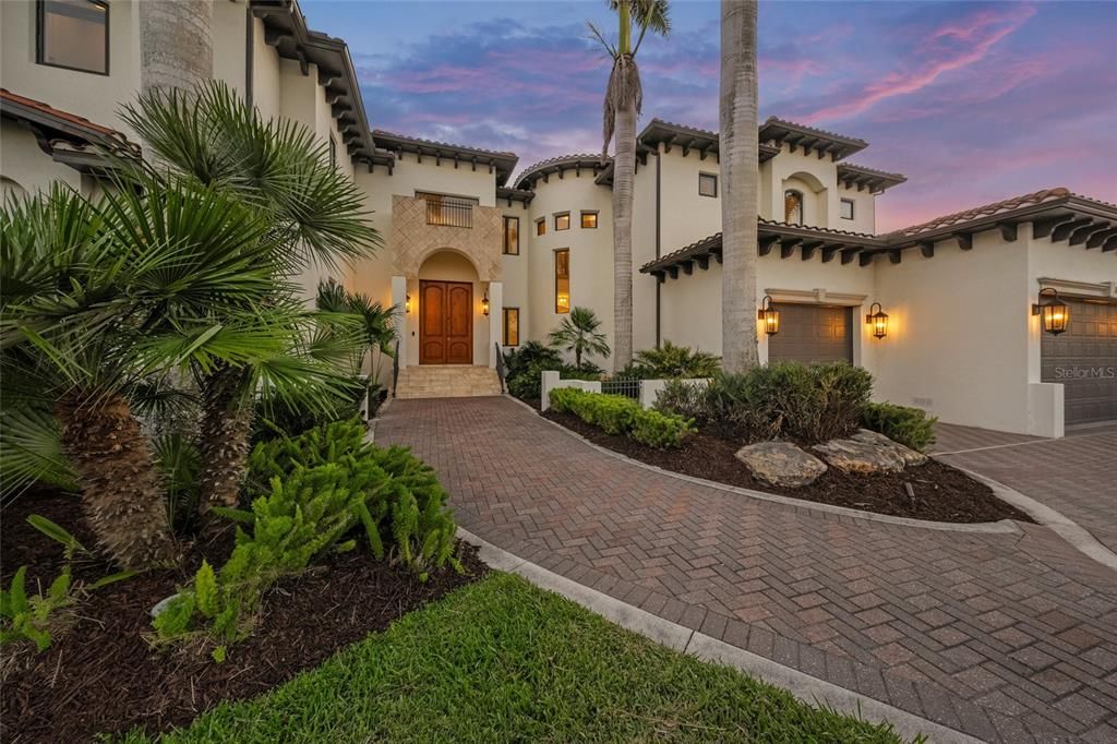 На продажу: $2,597,000 (5 спален, 5 ванн, 6147 Квадратных фут)