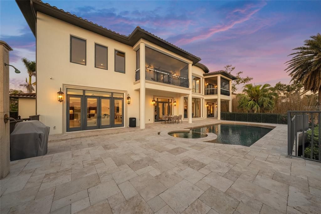 На продажу: $2,597,000 (5 спален, 5 ванн, 6147 Квадратных фут)