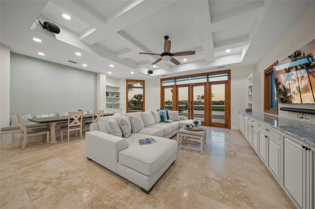 На продажу: $2,597,000 (5 спален, 5 ванн, 6147 Квадратных фут)