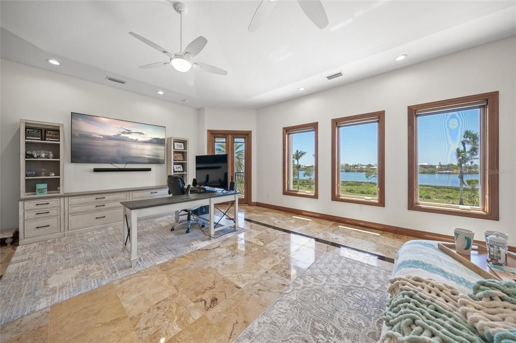 На продажу: $2,597,000 (5 спален, 5 ванн, 6147 Квадратных фут)