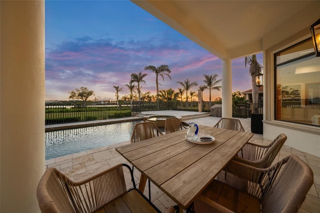 На продажу: $2,597,000 (5 спален, 5 ванн, 6147 Квадратных фут)