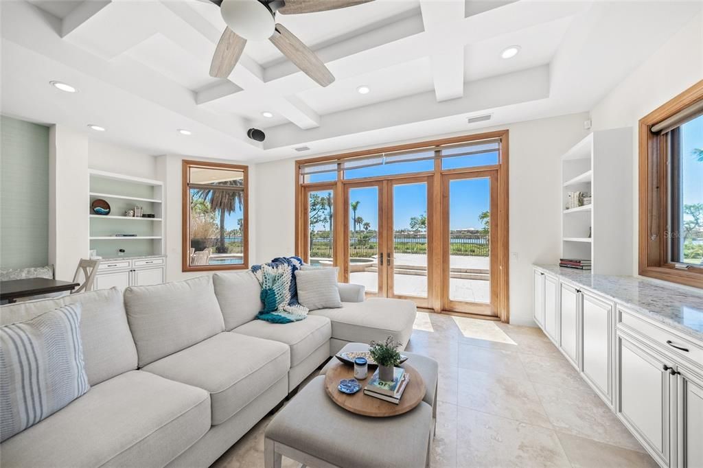 На продажу: $2,597,000 (5 спален, 5 ванн, 6147 Квадратных фут)