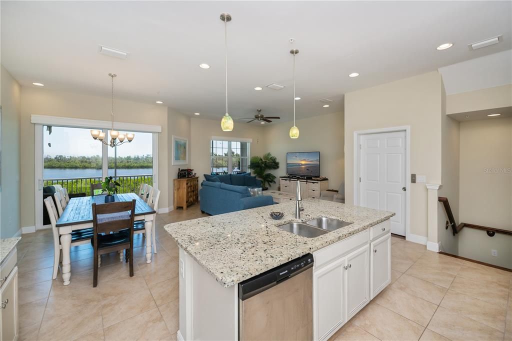 待售: $534,900 (3 贝兹, 3 浴室, 2294 平方英尺)