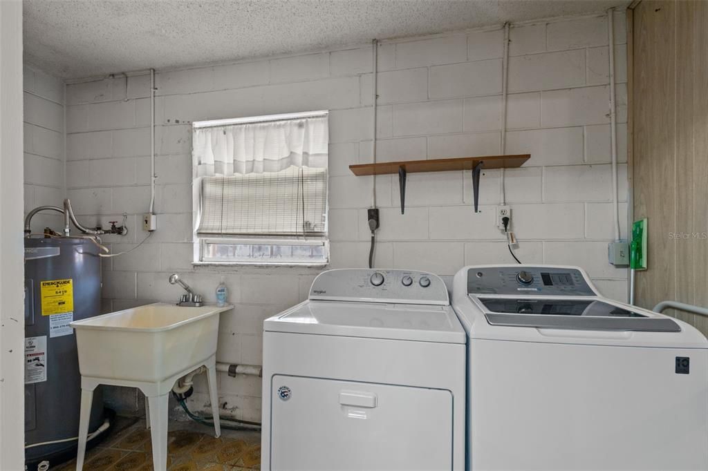 Под контрактом: $325,000 (3 спален, 2 ванн, 2241 Квадратных фут)