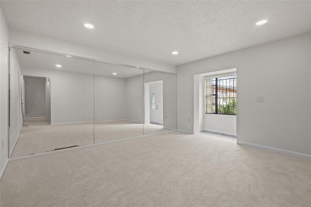 Под контрактом: $325,000 (3 спален, 2 ванн, 2241 Квадратных фут)