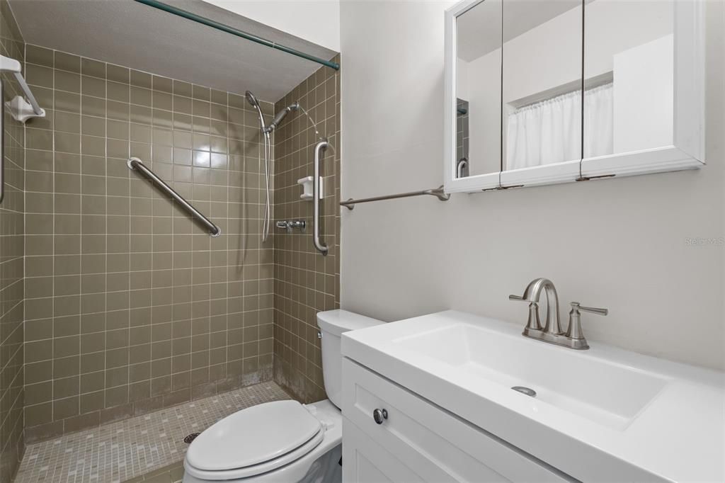 Под контрактом: $325,000 (3 спален, 2 ванн, 2241 Квадратных фут)