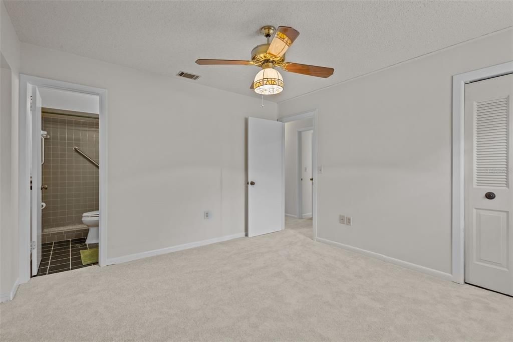 Под контрактом: $325,000 (3 спален, 2 ванн, 2241 Квадратных фут)