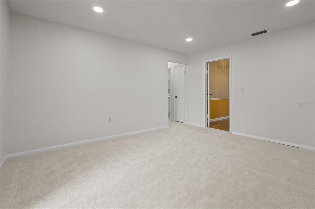 Под контрактом: $325,000 (3 спален, 2 ванн, 2241 Квадратных фут)