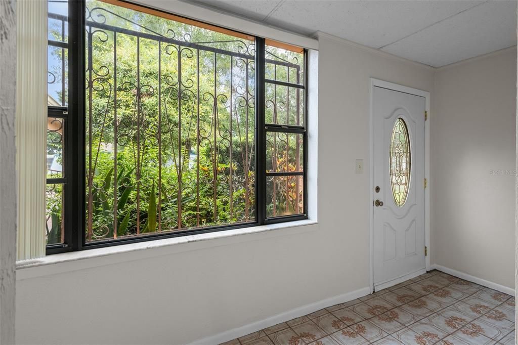 Под контрактом: $325,000 (3 спален, 2 ванн, 2241 Квадратных фут)