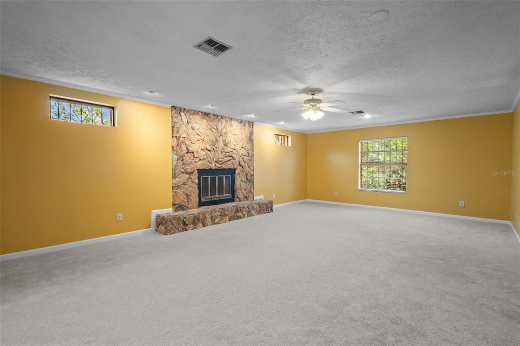 Под контрактом: $325,000 (3 спален, 2 ванн, 2241 Квадратных фут)