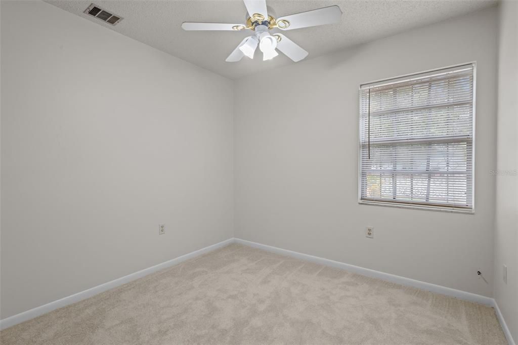 Под контрактом: $325,000 (3 спален, 2 ванн, 2241 Квадратных фут)