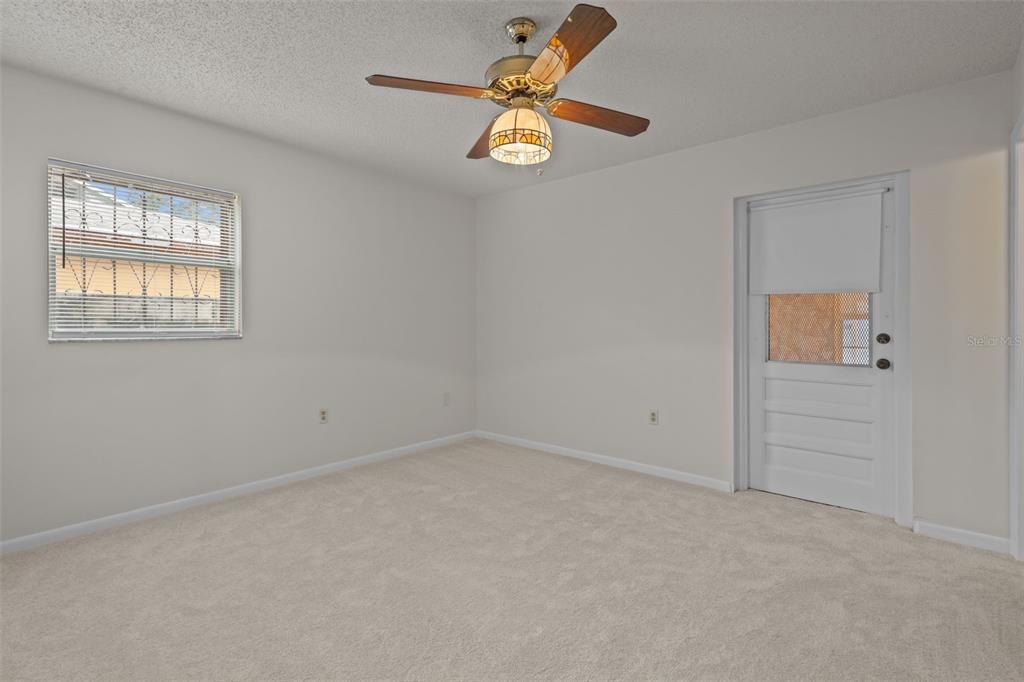 Под контрактом: $325,000 (3 спален, 2 ванн, 2241 Квадратных фут)