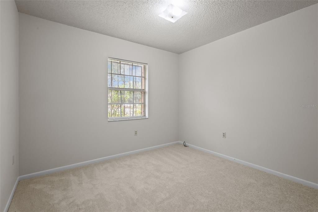 Под контрактом: $325,000 (3 спален, 2 ванн, 2241 Квадратных фут)