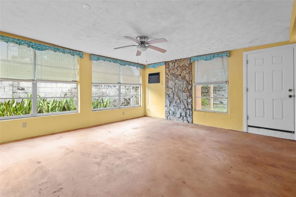 Под контрактом: $325,000 (3 спален, 2 ванн, 2241 Квадратных фут)