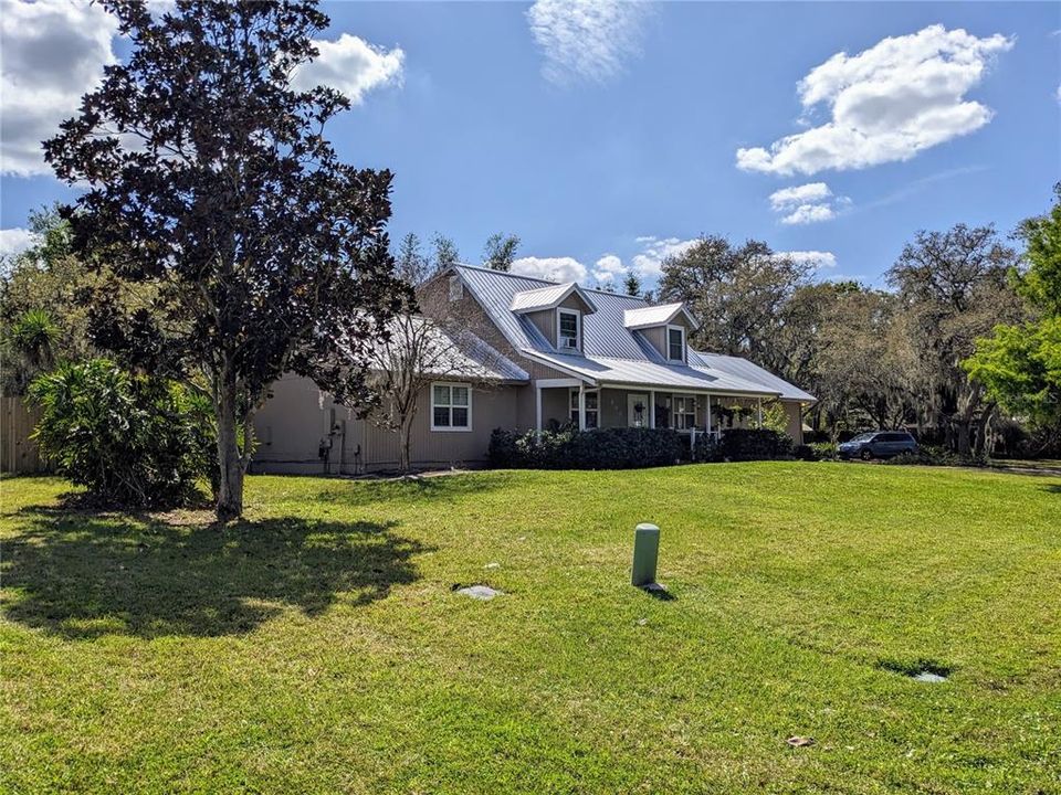 Под контрактом: $459,900 (4 спален, 2 ванн, 1901 Квадратных фут)