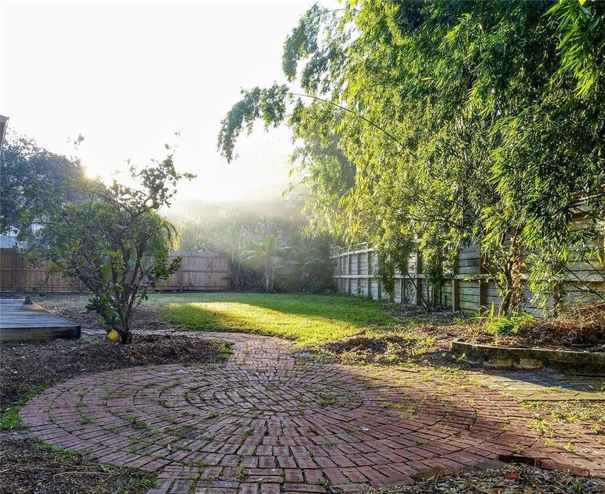 Под контрактом: $459,900 (4 спален, 2 ванн, 1901 Квадратных фут)