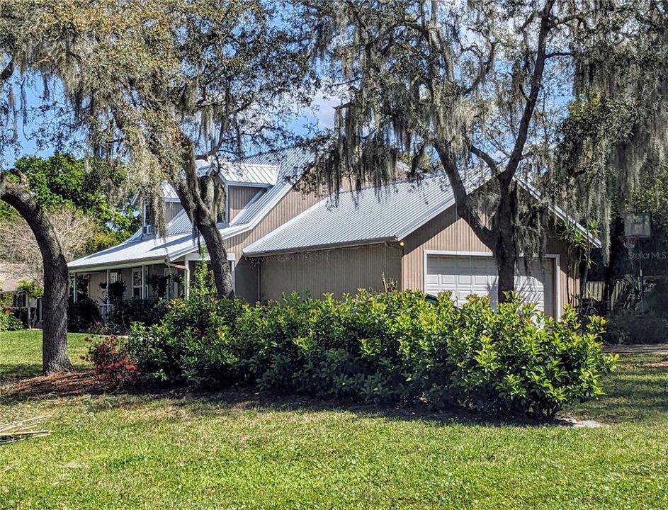 Под контрактом: $459,900 (4 спален, 2 ванн, 1901 Квадратных фут)