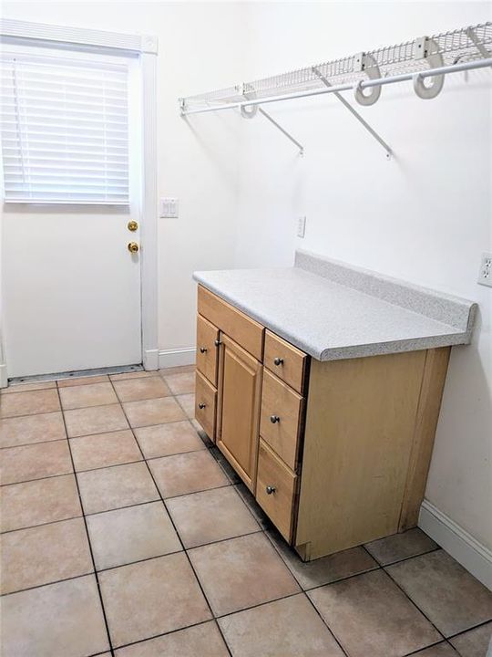 Под контрактом: $459,900 (4 спален, 2 ванн, 1901 Квадратных фут)