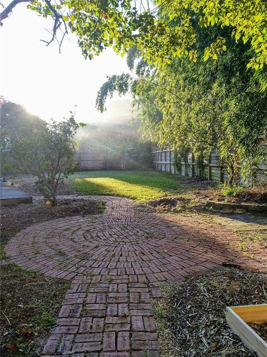 Под контрактом: $459,900 (4 спален, 2 ванн, 1901 Квадратных фут)