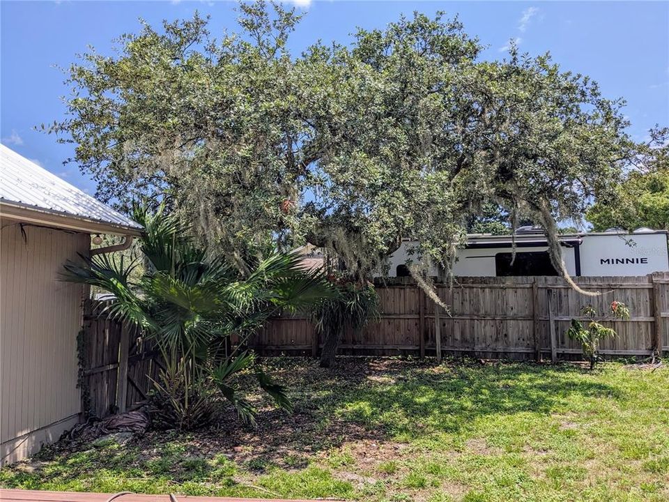 Под контрактом: $459,900 (4 спален, 2 ванн, 1901 Квадратных фут)