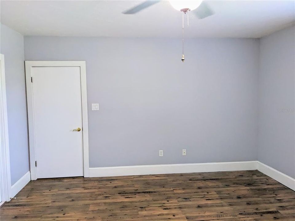 Под контрактом: $459,900 (4 спален, 2 ванн, 1901 Квадратных фут)