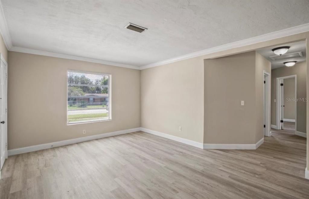 For Sale: $249,900 (3 beds, 2 baths, 1050 Square Feet)