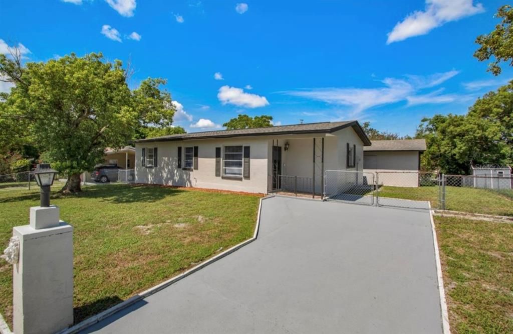 For Sale: $249,900 (3 beds, 2 baths, 1050 Square Feet)