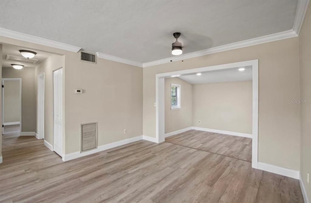 For Sale: $249,900 (3 beds, 2 baths, 1050 Square Feet)