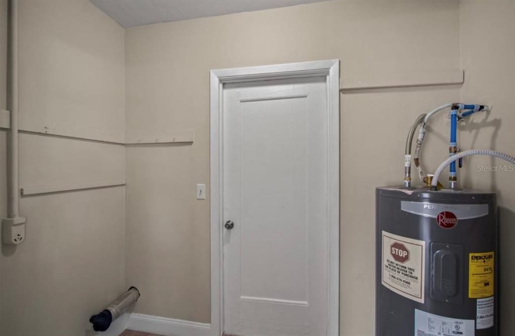 For Sale: $249,900 (3 beds, 2 baths, 1050 Square Feet)