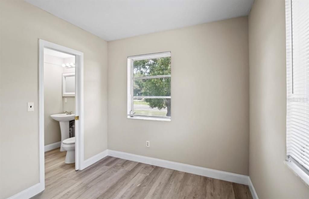 For Sale: $249,900 (3 beds, 2 baths, 1050 Square Feet)