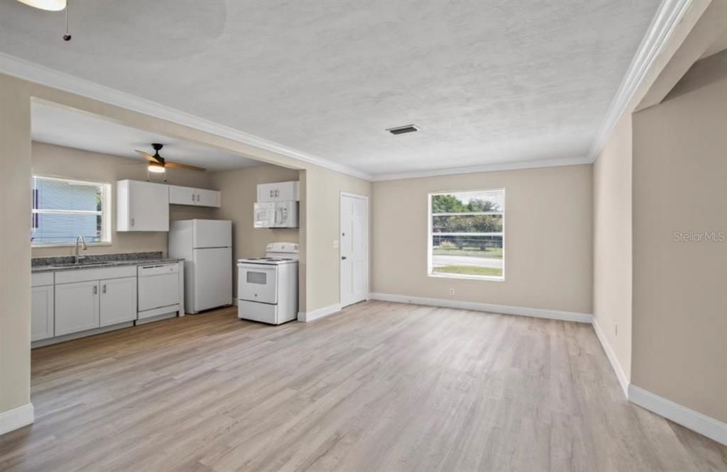 For Sale: $249,900 (3 beds, 2 baths, 1050 Square Feet)