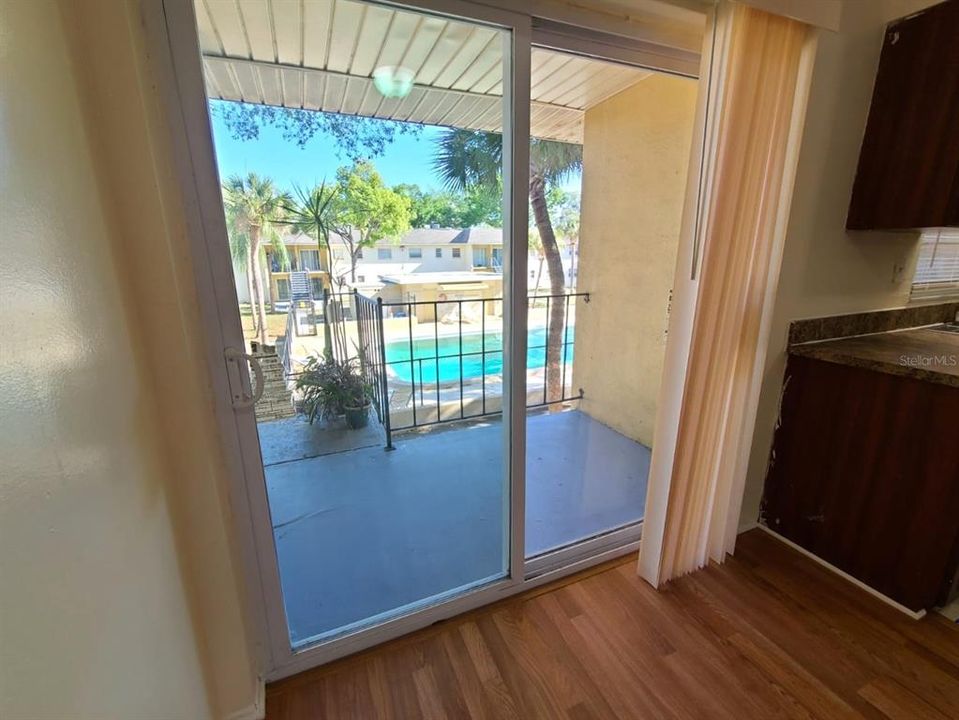 Под контрактом: $1,150 (2 спален, 1 ванн, 832 Квадратных фут)