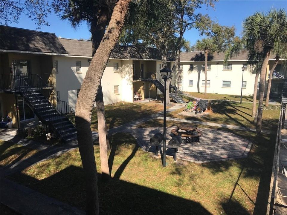 Под контрактом: $1,150 (2 спален, 1 ванн, 832 Квадратных фут)