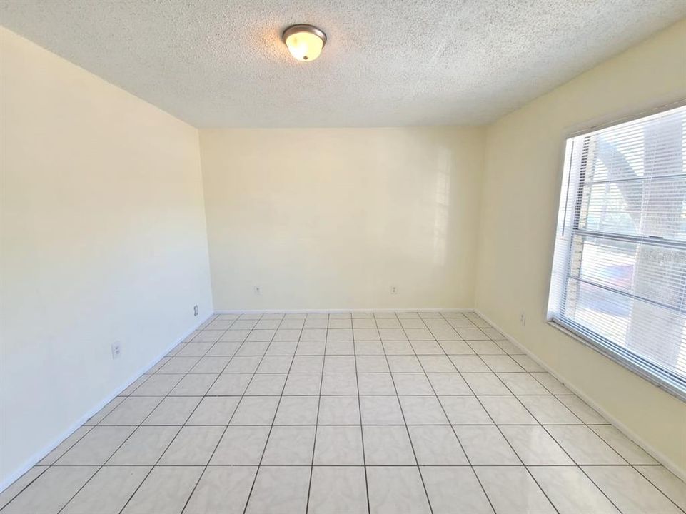 Под контрактом: $1,150 (2 спален, 1 ванн, 832 Квадратных фут)