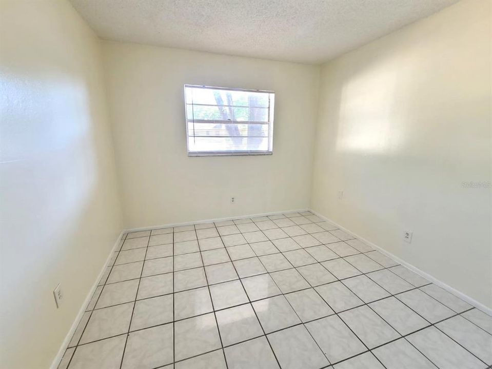 Под контрактом: $1,150 (2 спален, 1 ванн, 832 Квадратных фут)