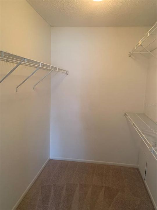 Под контрактом: $1,000 (2 спален, 2 ванн, 964 Квадратных фут)