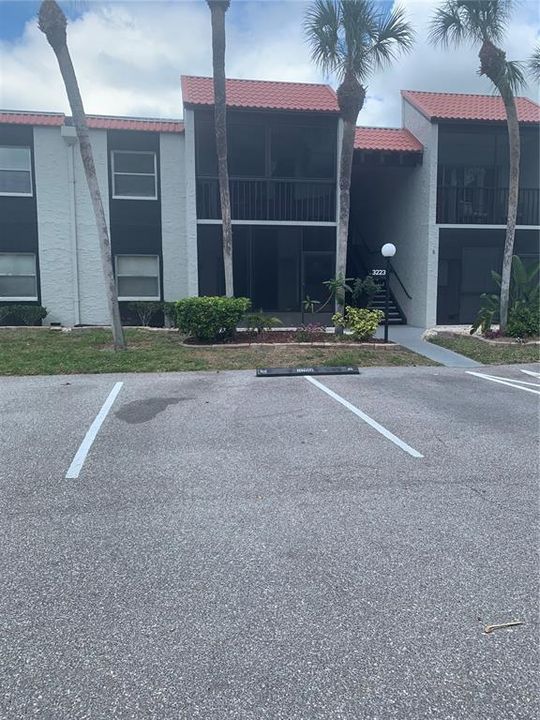 Под контрактом: $1,000 (2 спален, 2 ванн, 964 Квадратных фут)