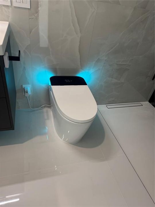 For Sale: $799,000 (3 beds, 2 baths, 2314 Square Feet)