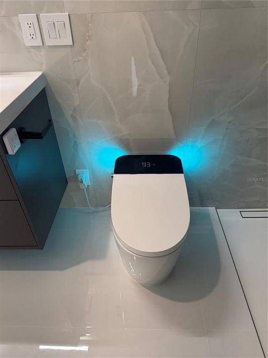 For Sale: $799,000 (3 beds, 2 baths, 2314 Square Feet)