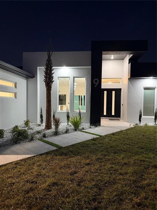 For Sale: $799,000 (3 beds, 2 baths, 2314 Square Feet)