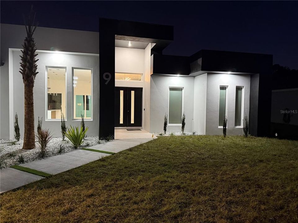 For Sale: $799,000 (3 beds, 2 baths, 2314 Square Feet)