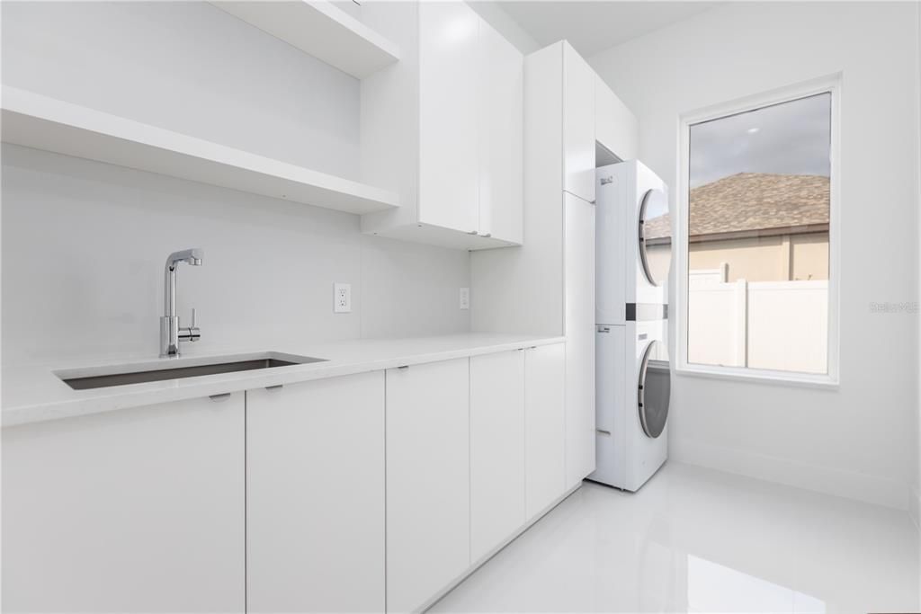 For Sale: $799,000 (3 beds, 2 baths, 2314 Square Feet)