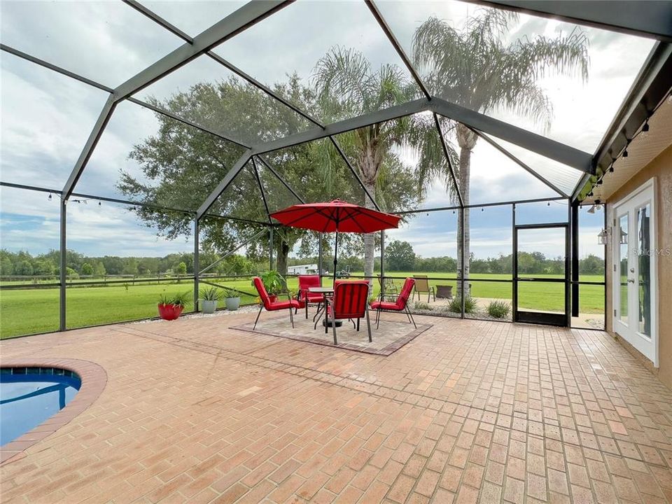 For Sale: $800,000 (3 beds, 2 baths, 2067 Square Feet)