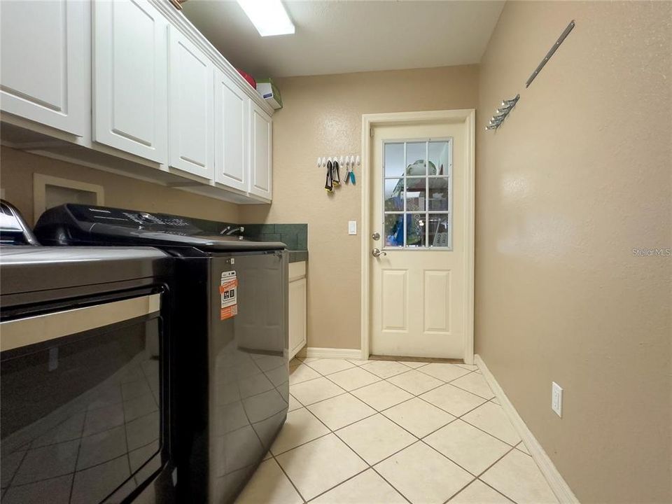 For Sale: $800,000 (3 beds, 2 baths, 2067 Square Feet)