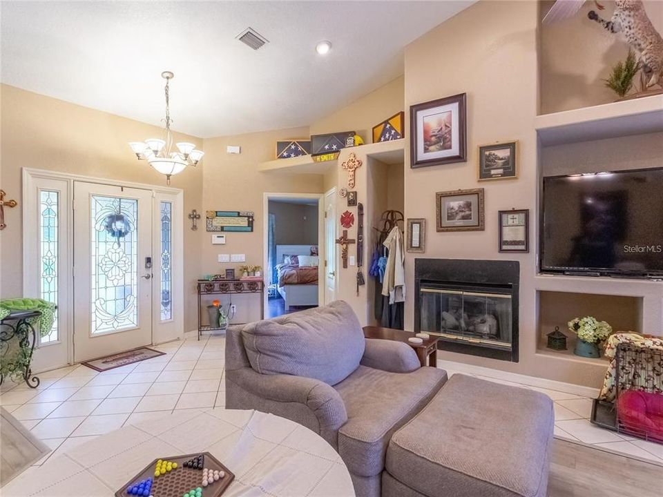 For Sale: $800,000 (3 beds, 2 baths, 2067 Square Feet)