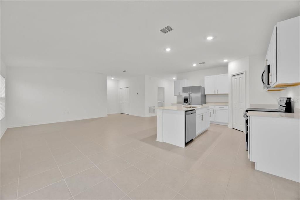 For Rent: $2,100 (4 beds, 2 baths, 1824 Square Feet)