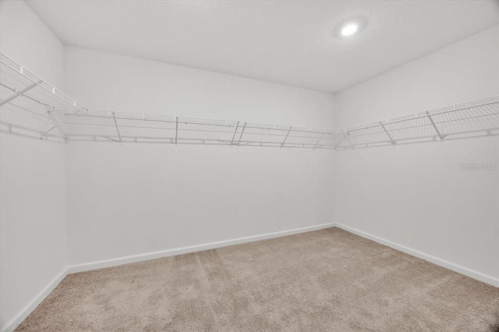 For Rent: $2,100 (4 beds, 2 baths, 1824 Square Feet)