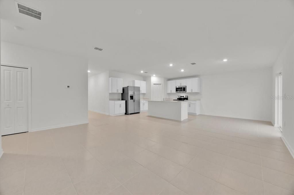 For Rent: $2,100 (4 beds, 2 baths, 1824 Square Feet)